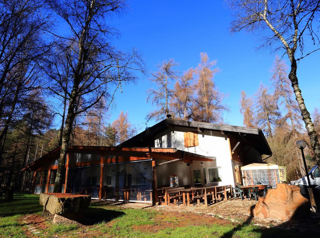 Albergo Pineta Castello-Molina di Fiemme Exterior photo